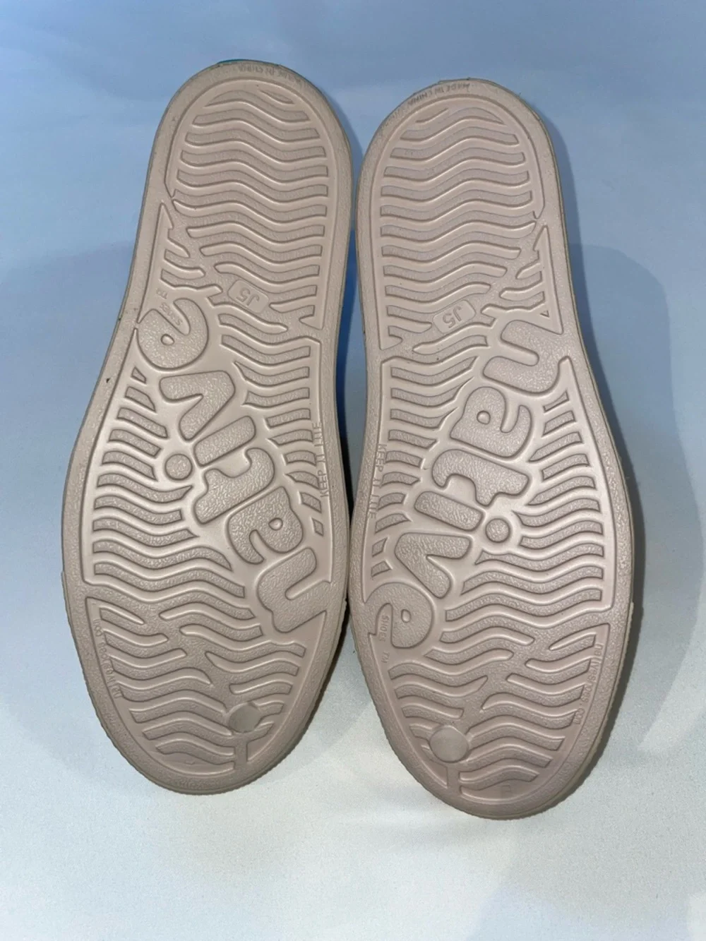 Native Jefferson Bling. Size 5. Rock Salt Pink